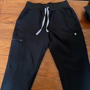 Figs Yola Black Scrub Pants size M